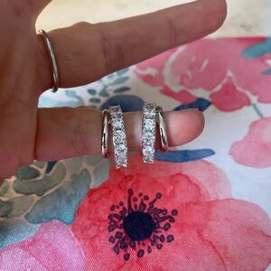 Kendra Scott Livy Silver Huggie Earrings in White Crystal